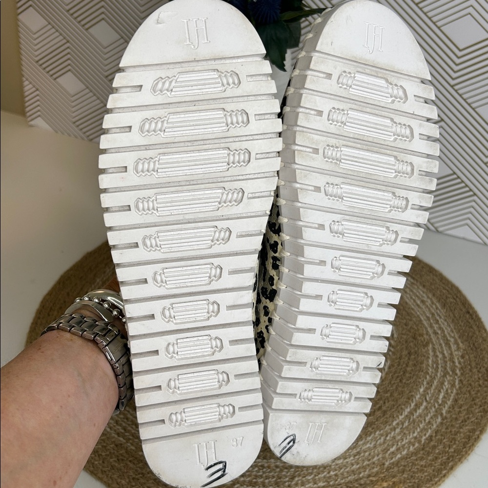 Like new—-Isle Jacobsen Tulip Leopard flats-size 37-7 - Picture 6 of 9
